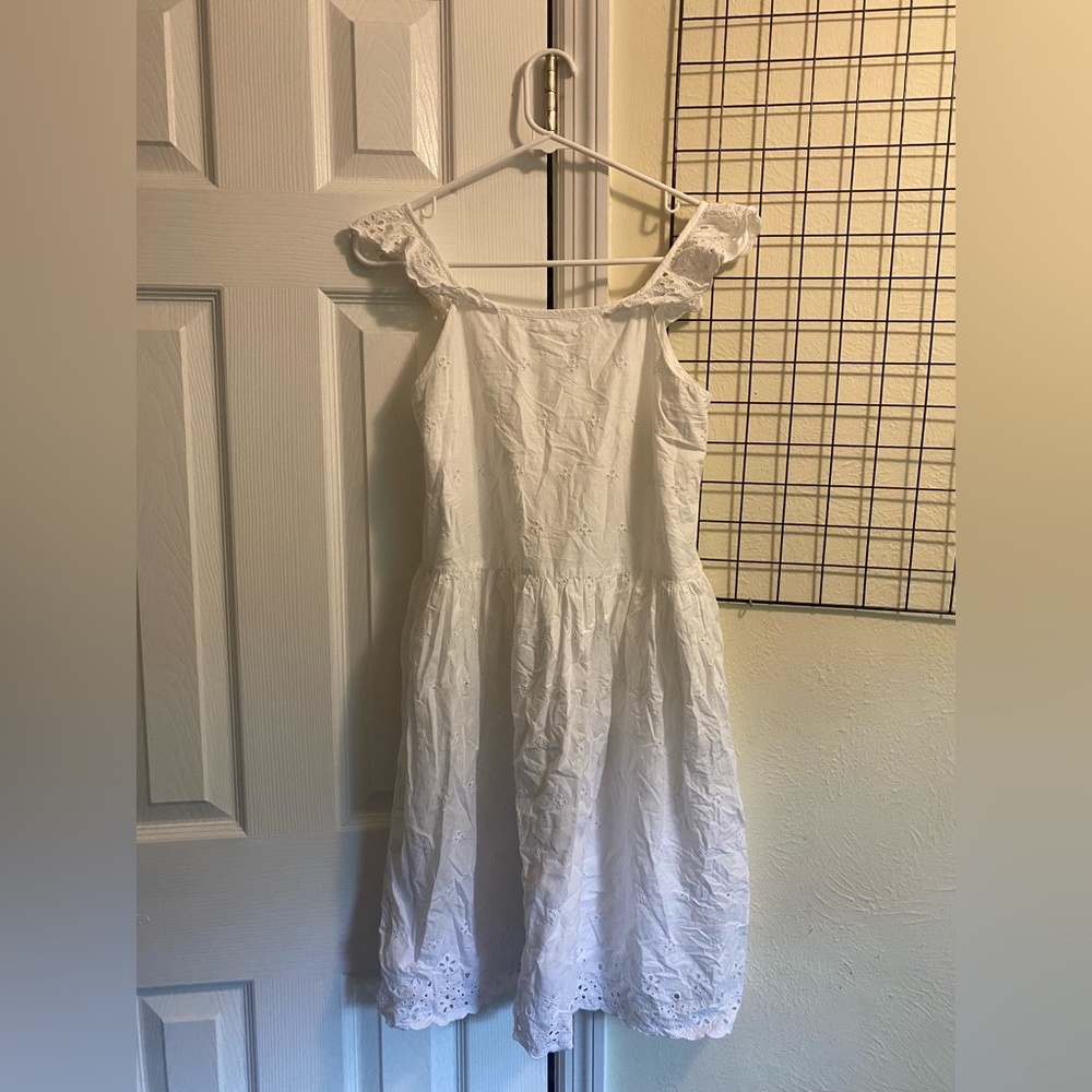 White Eyelet GAP Dress Kids XXL, women’s M-L with button back
